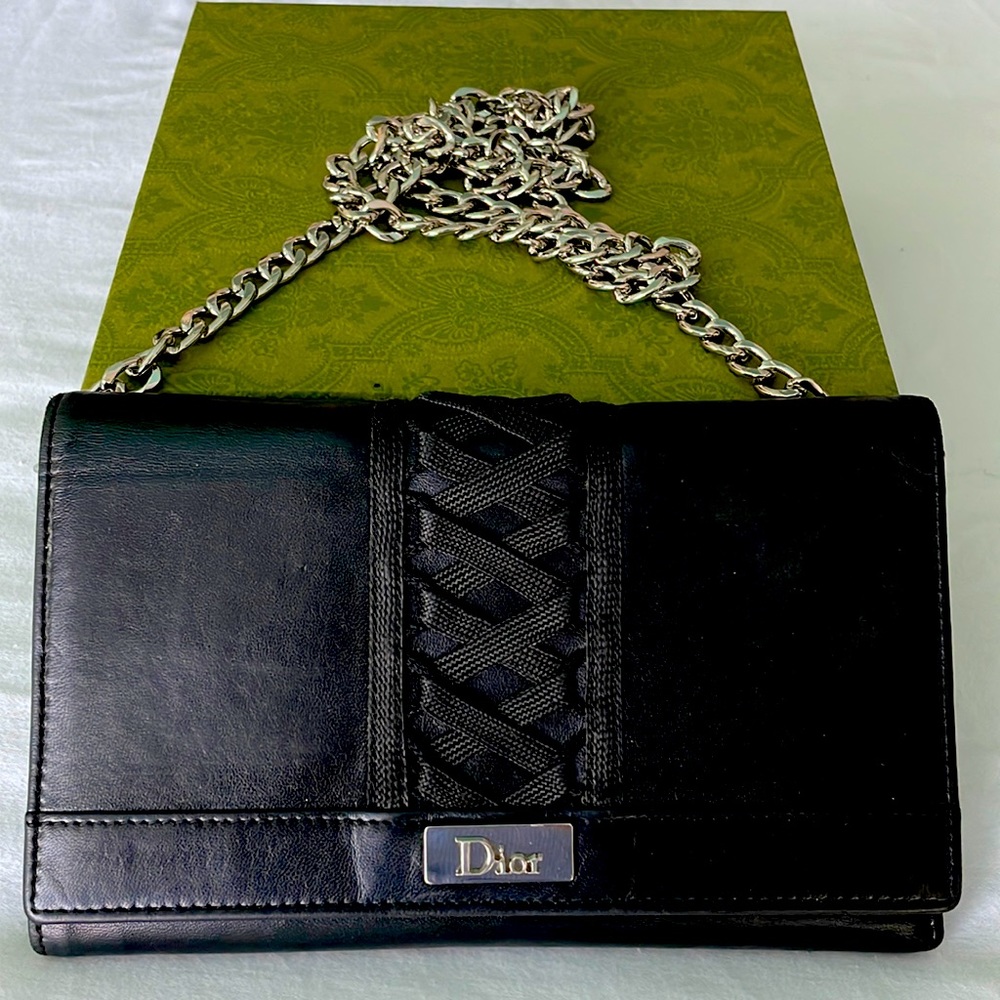 DIOR Wallet / Clutch w chain.